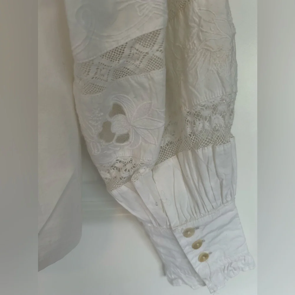 Anthropologie Love The Label Puff-Sleeved Lace Buttondown - Picture 12 of 15